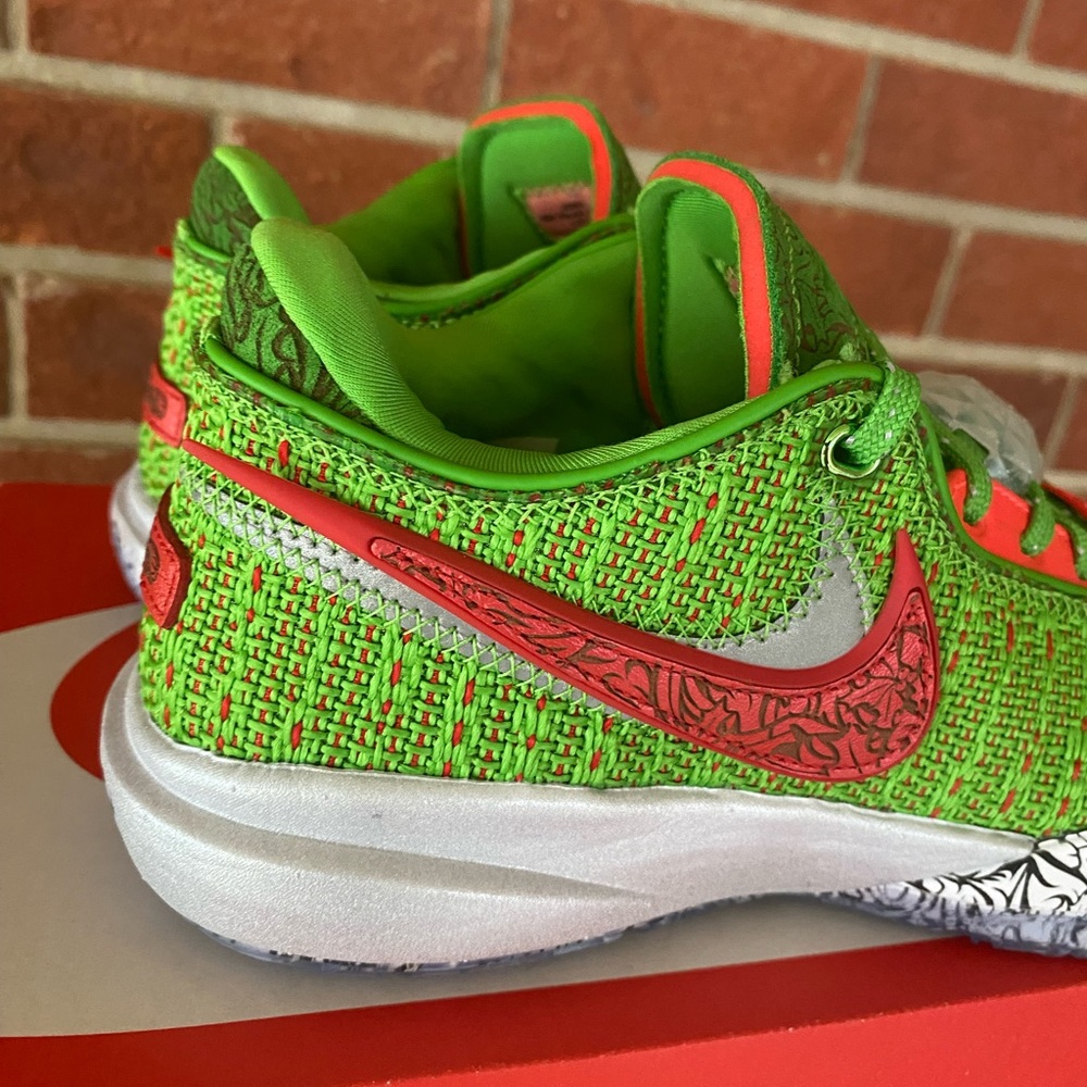 Nike Lebron 20 Stocking Stuffer Size 7 Womens Grinch Green Red New Sneakers Shoe - Picture 6 of 12